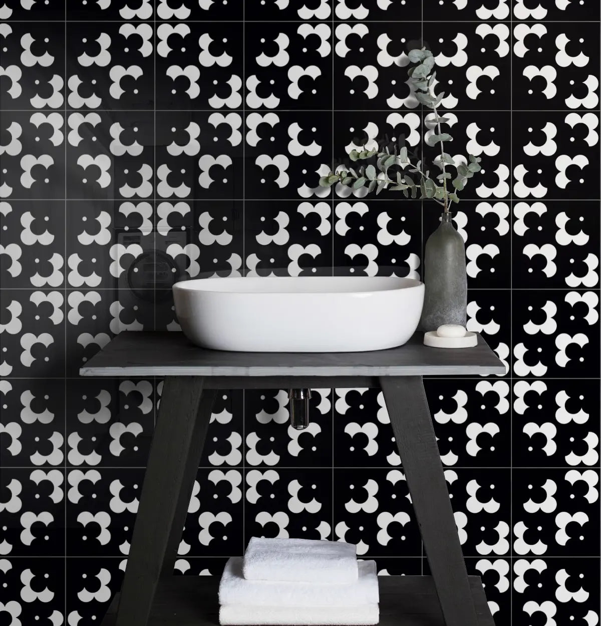 Carrelage graphique autocollant noir brillant COLAMO, imperméable, à décoller et à coller
