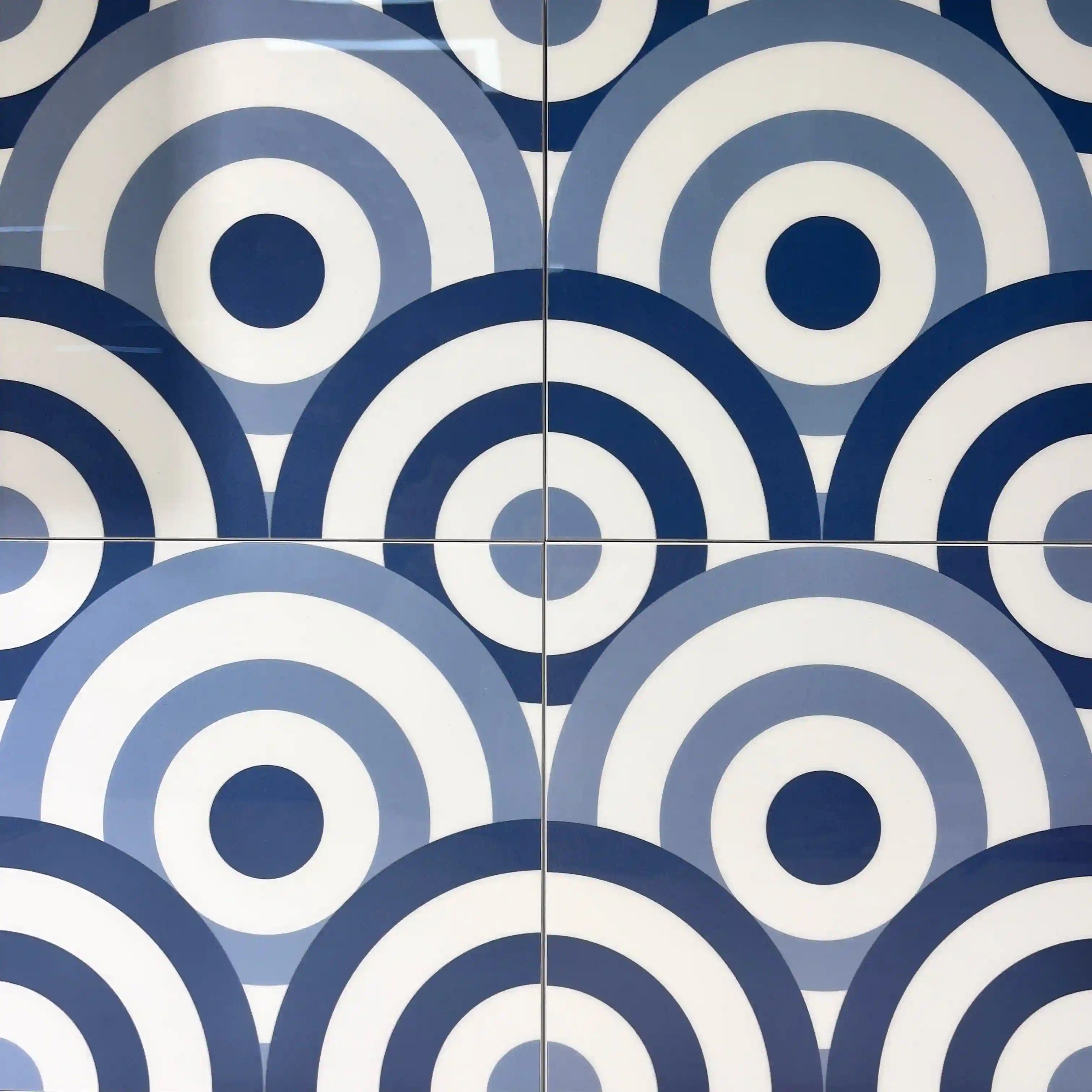 COLAMO Azulejo autoadhesivo azul brillante con estampado gráfico, protector contra salpicaduras impermeable para despegar y pegar