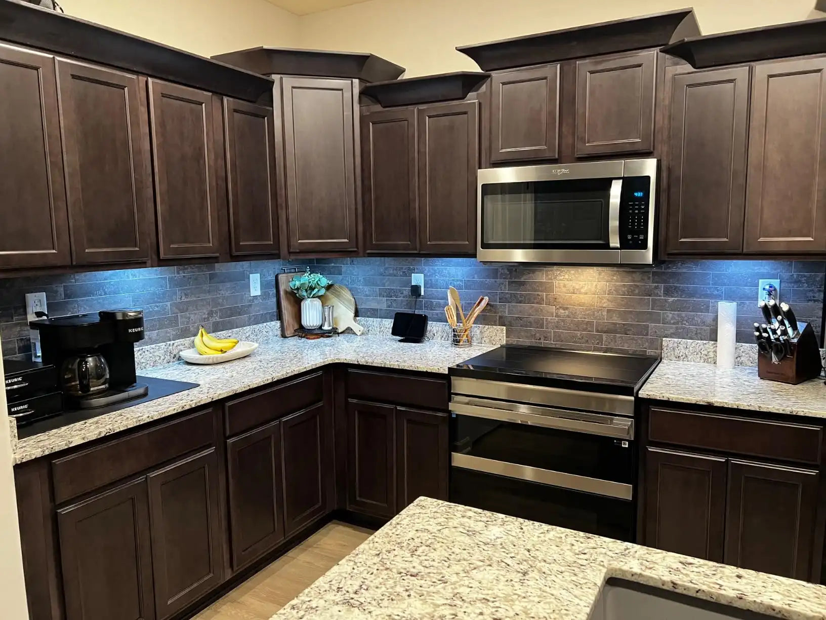 COLAMO Elongated Subway Tiles Peel & Stick Backsplash, Black Onyx