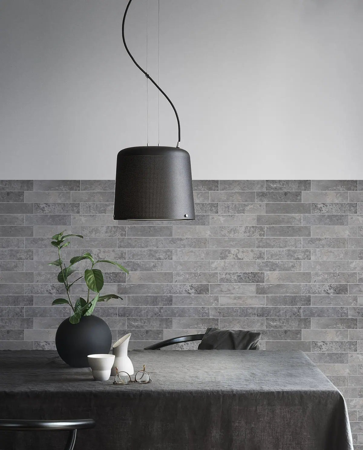 COLAMO Elongated Subway Tiles Peel & Stick Backsplash, Black Onyx