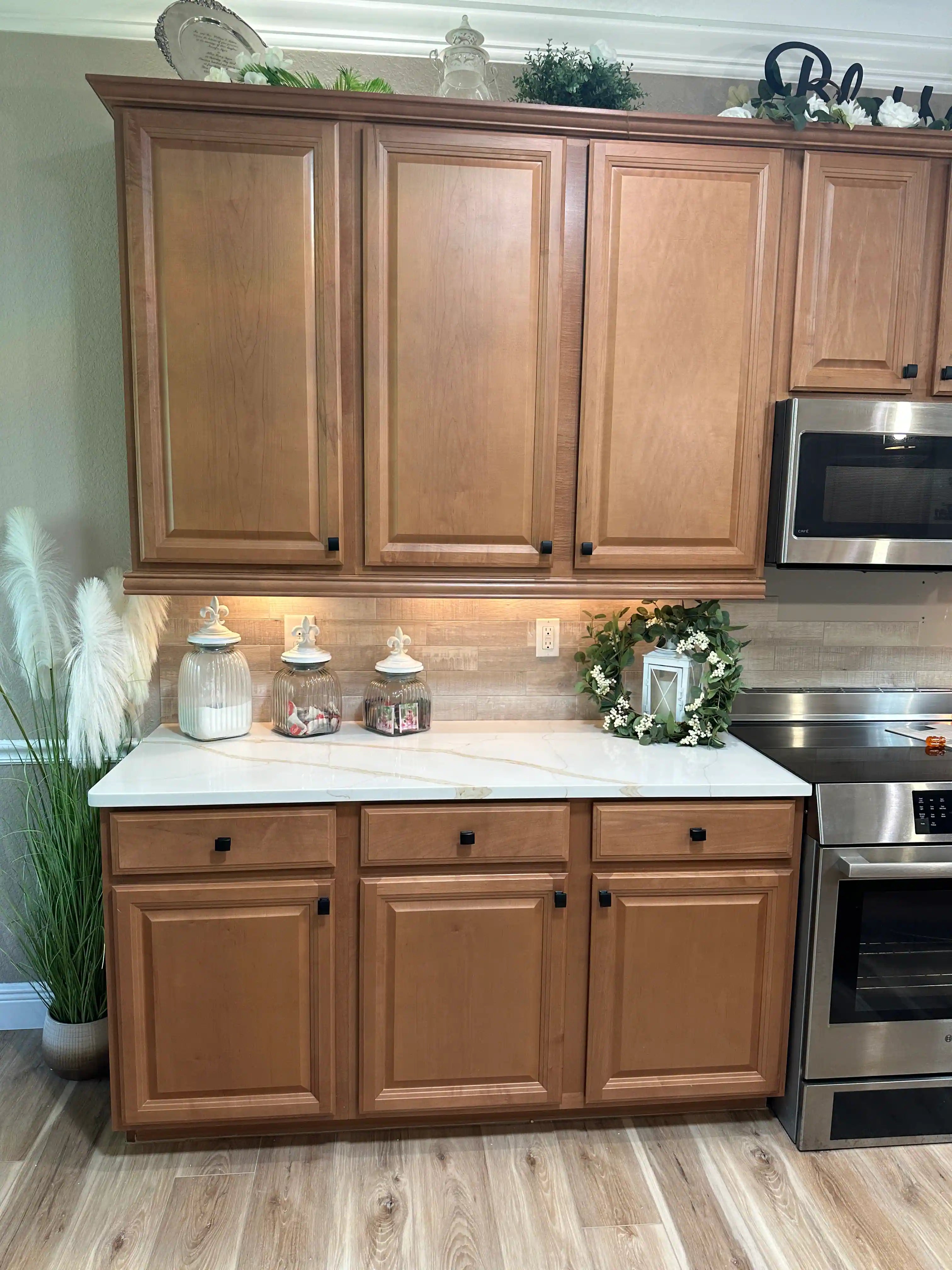 Carreaux COLAMO Burlywood effet bois patiné, imperméables, effet grange récupérée, à décoller et à coller