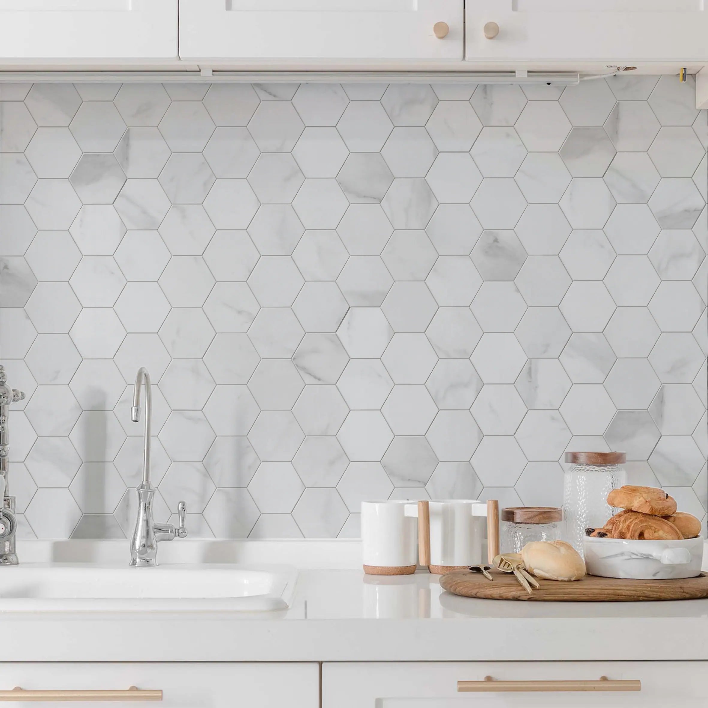COLAMO Statuario Hexagon Peel and Stick Backsplash Carrara Baldosas de mármol blanco