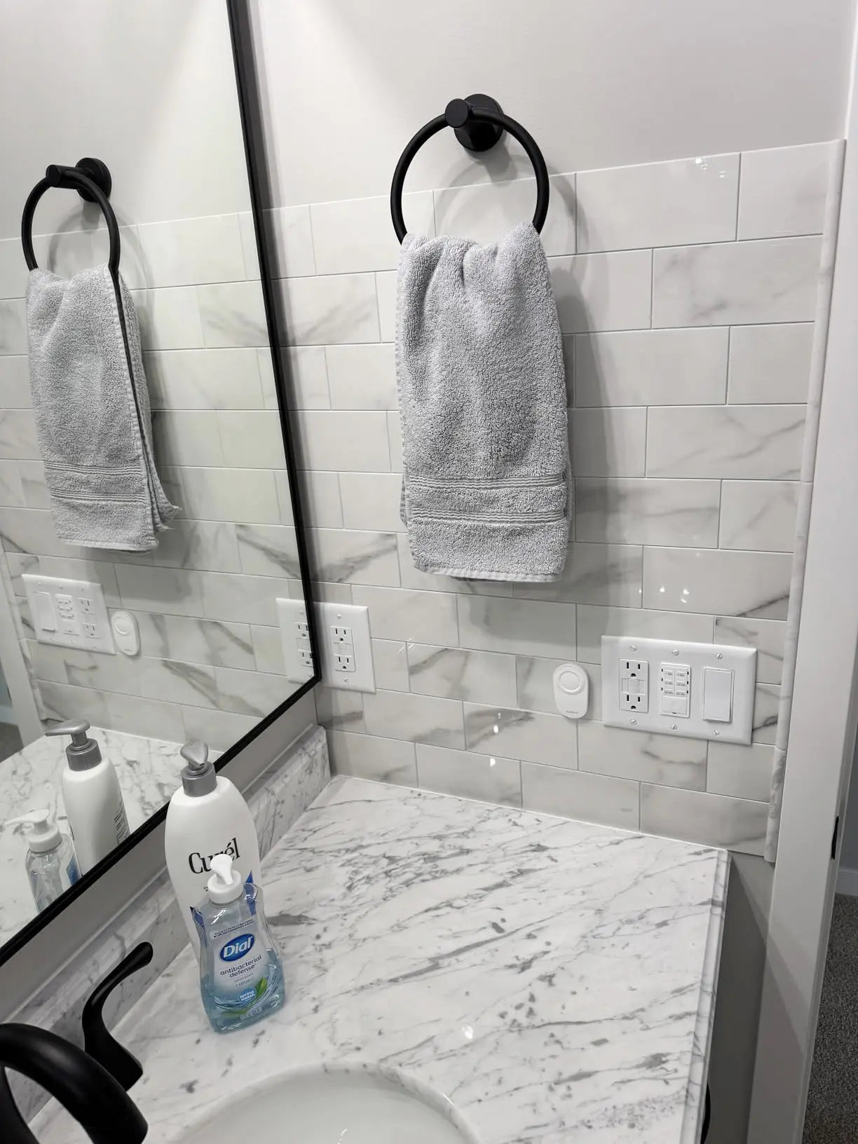 Luxe Subway Peel & Stick Tile - Carrara White Marble