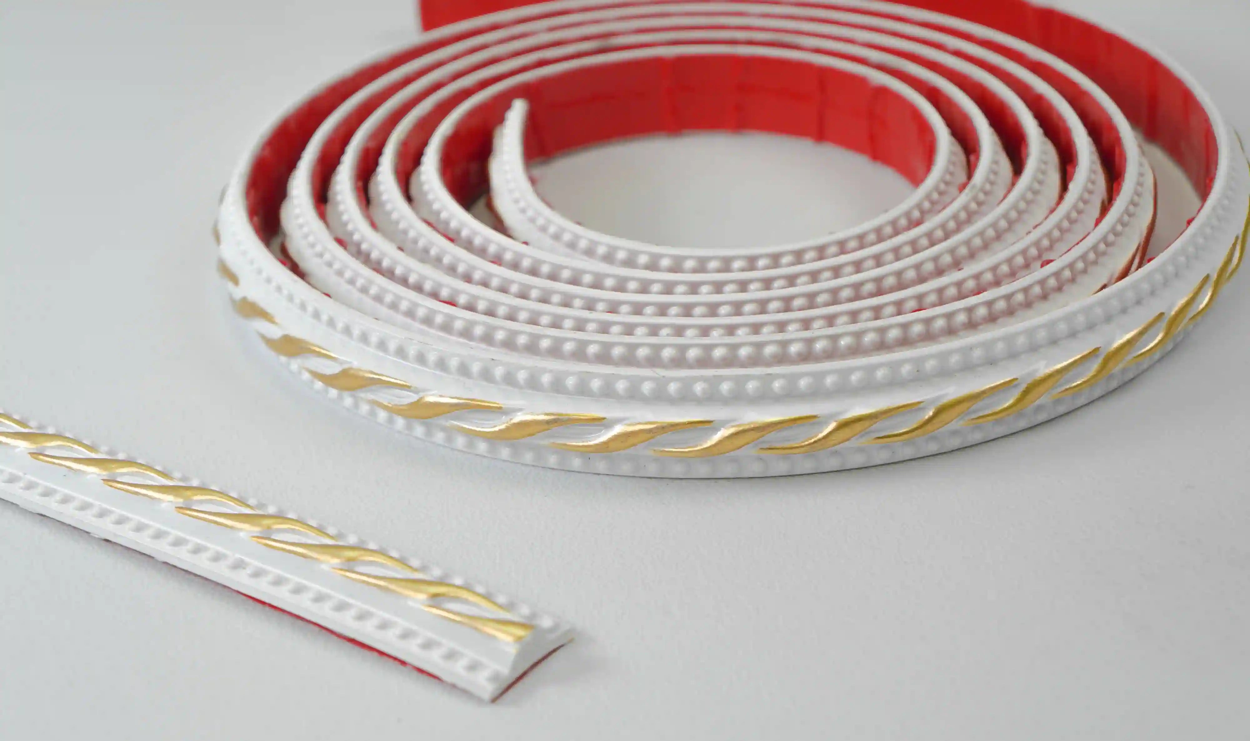 COLAMO Moulure adhésive blanche dorée pour plinthes, bordure de carrelage 