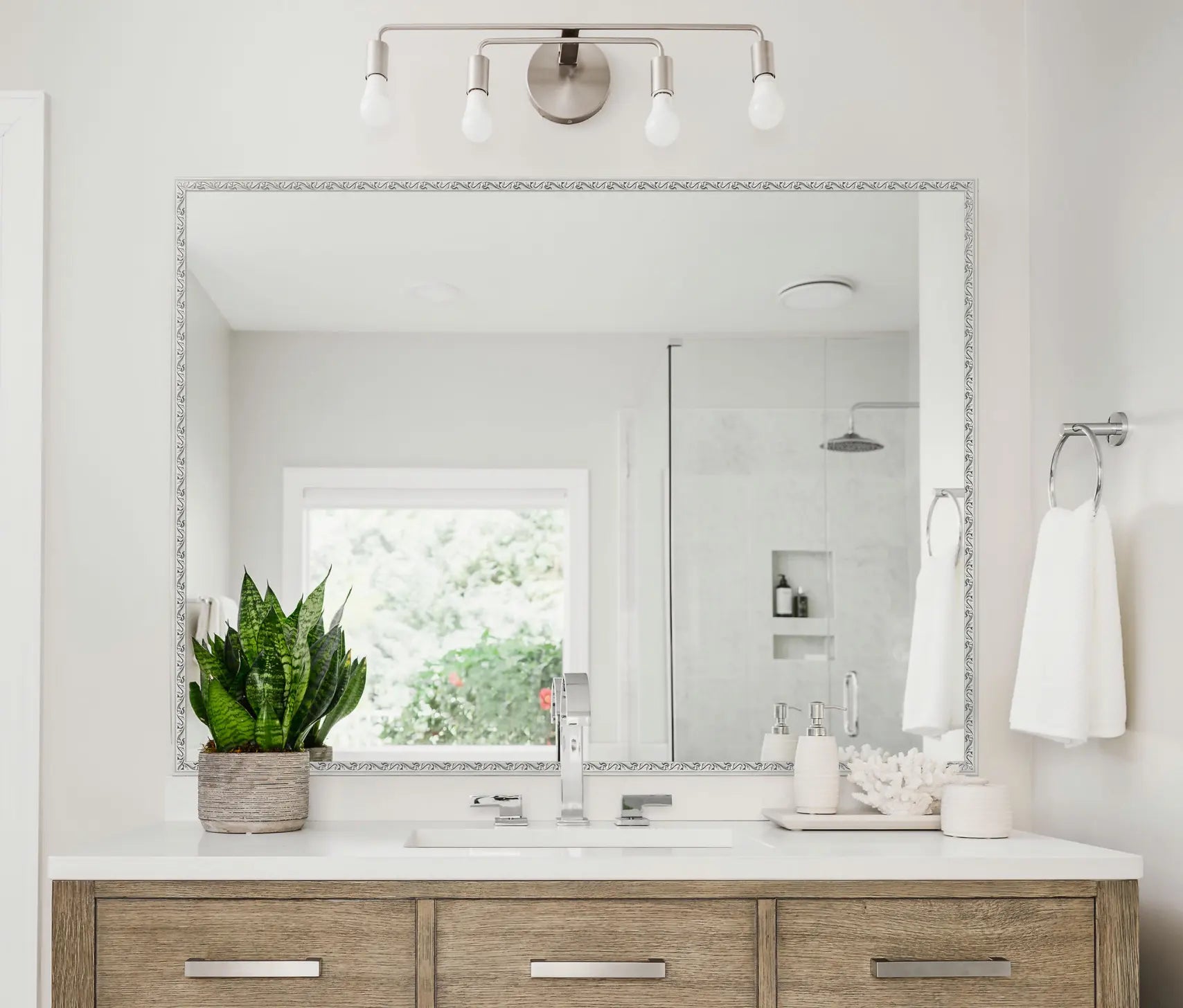 COLAMO Moulure de plinthe adhésive blanche chromée avec couronne, bordure de carrelage 